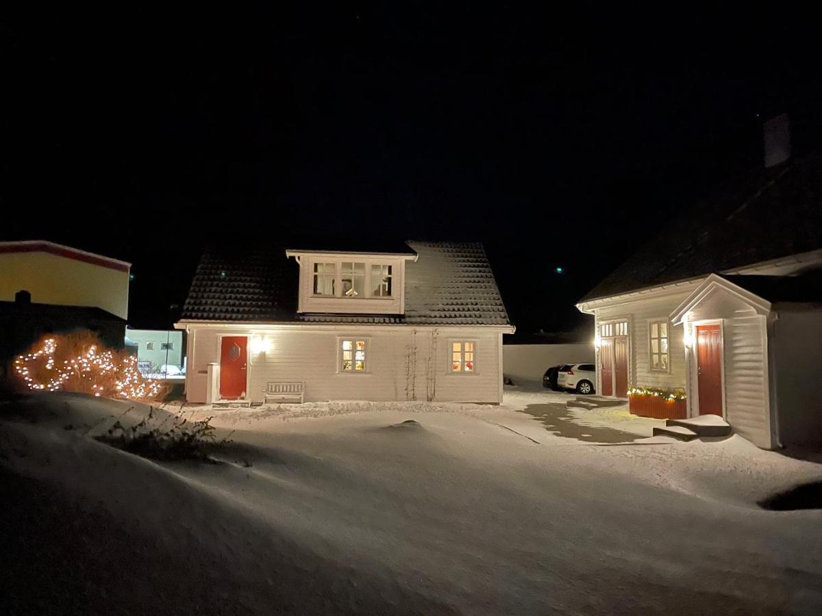 Den Gamle Fyrmesterboligen Анденес Экстерьер фото